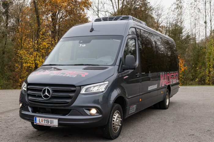 Mercedes minibus 20 seater